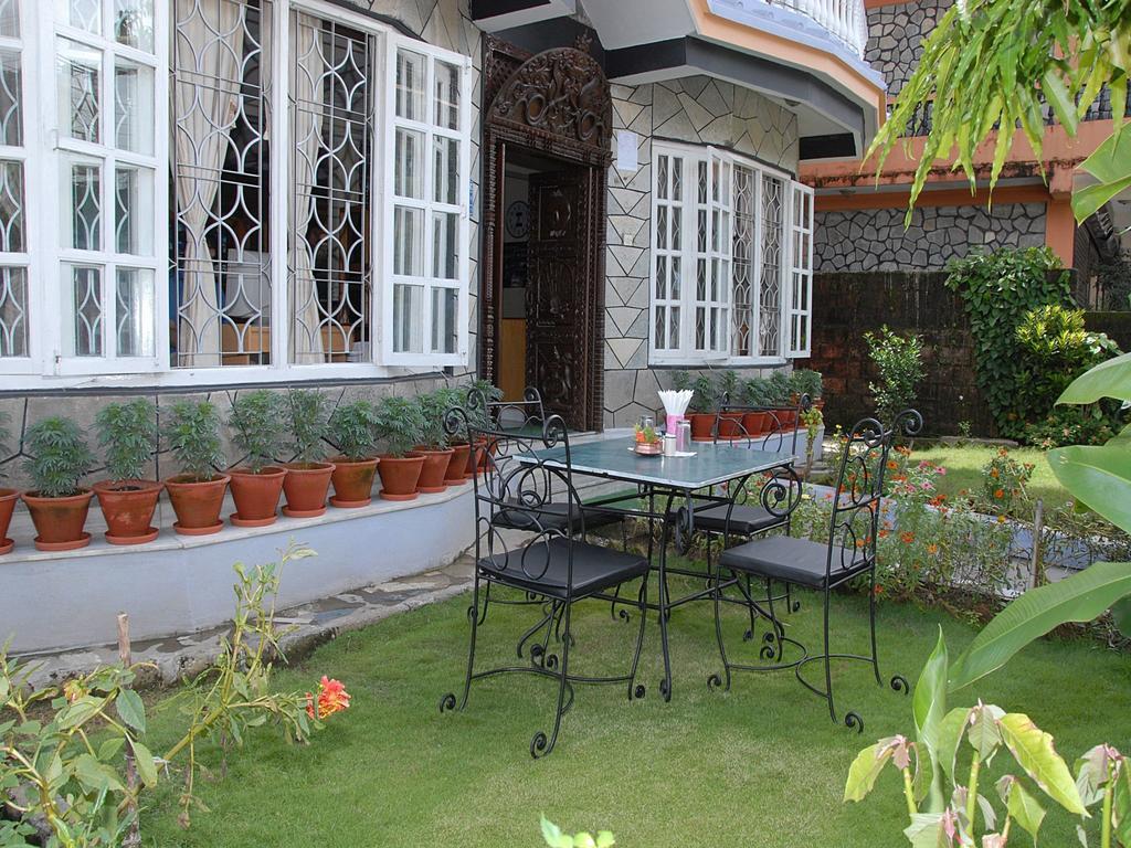 Hotel Blue Heaven Pokhara Exteriör bild